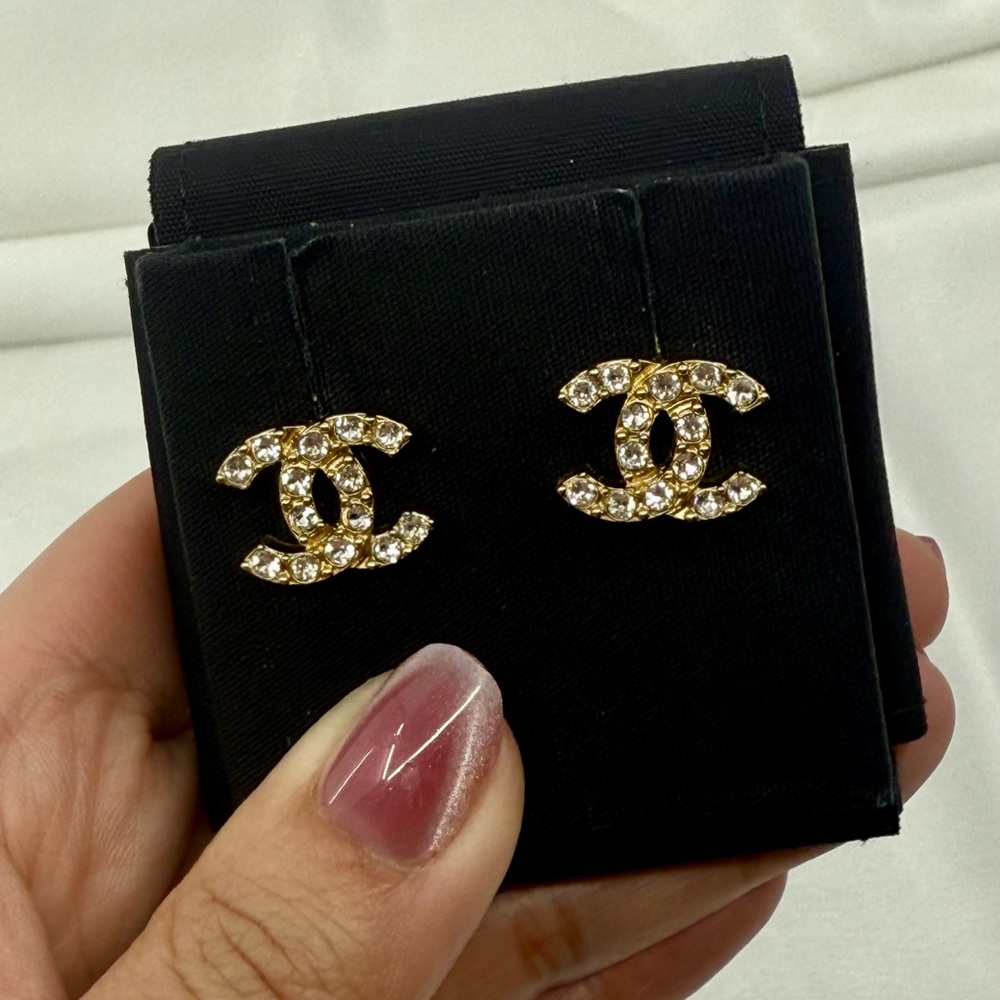 Chanel Classic Gold Crystal CC Stud Earrings - Picture 12 of 13